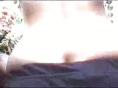 Schmutzige Schlampe ist auf den hd porno frei Knien und lutscht ihren Trainerschwanz